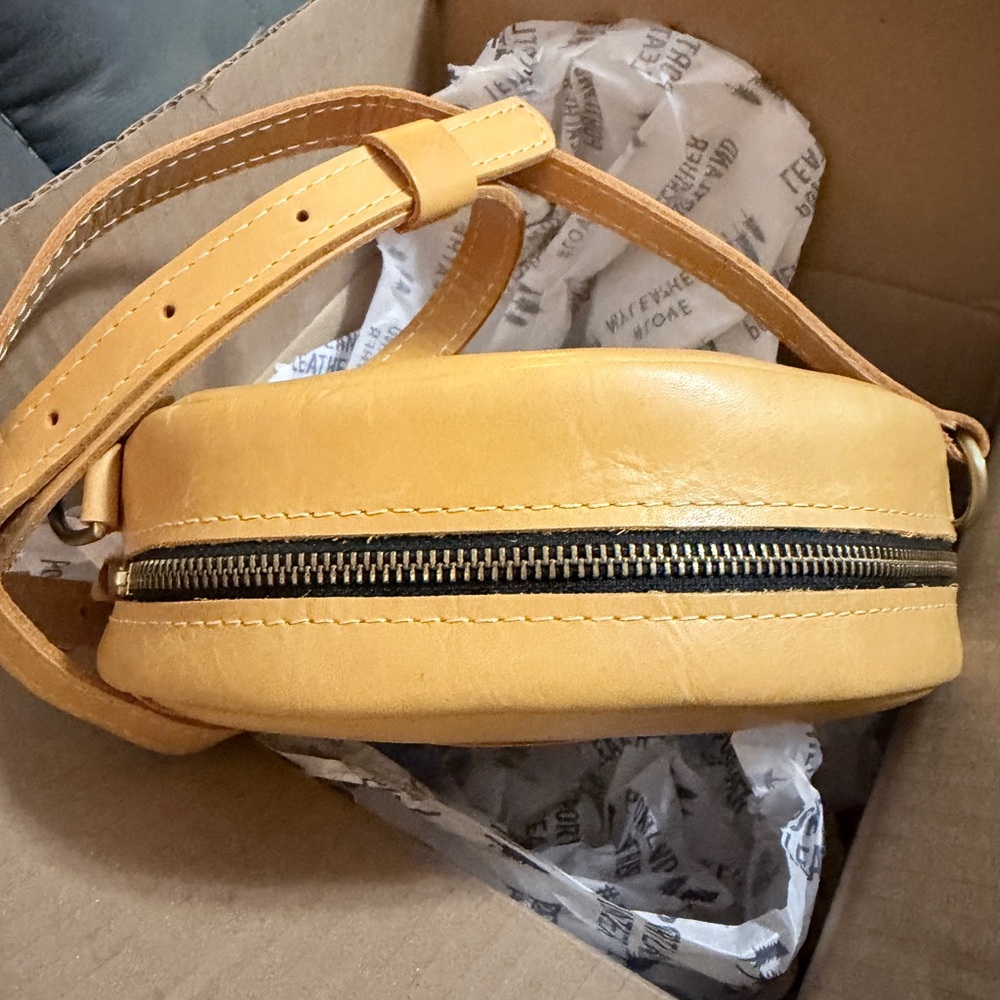 Portland Leather  Round circle Sunflower Yellow  Crossbody Bag - Picture 2 of 6